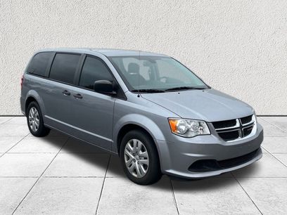 Used 2019 Dodge Grand Caravan SE w/ UConnect Hands-Free Group