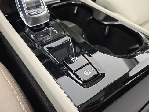 Certified 2023 Volvo XC40 B5 Plus w/ Driver Assist Package image 15