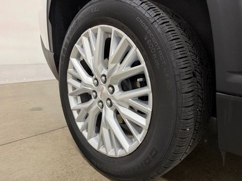 Certified 2025 GMC Acadia Elevation w/ Elevation Premium Package FWD image 11