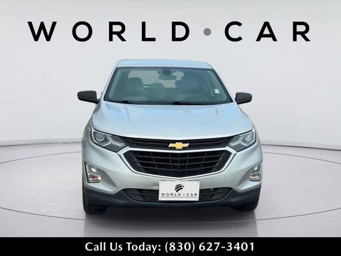 Used 2018 Chevrolet Equinox LS FWD image 2