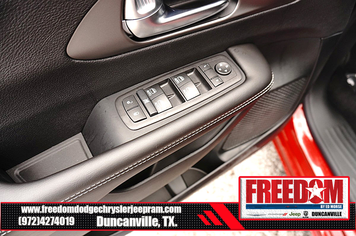 New 2027 Chrysler Pacifica Select FWD image 37
