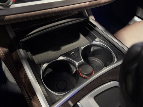 Used 2022 BMW 750i xDrive w/ M Sport Package image 37