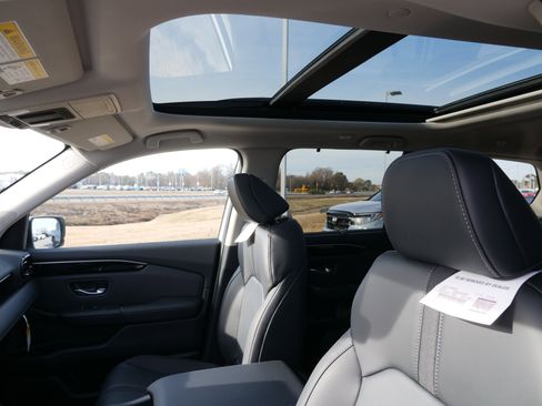 New 2025 Honda Pilot Touring image 29