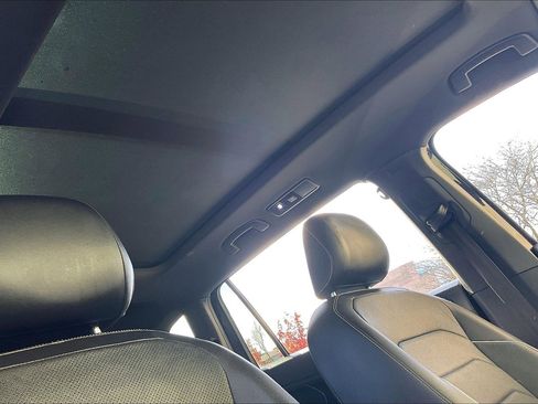 Certified 2022 Volkswagen Tiguan SEL R-Line image 29