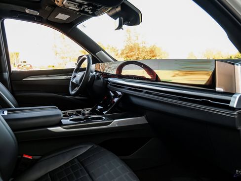 Used 2025 Cadillac Escalade V image 44