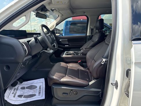 Used 2025 Ford Expedition Max Platinum w/ Platinum Ultimate Package AWD/4WD image 12
