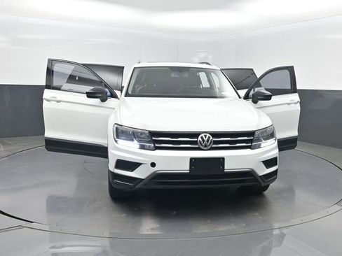 Used 2020 Volkswagen Tiguan SE image 39