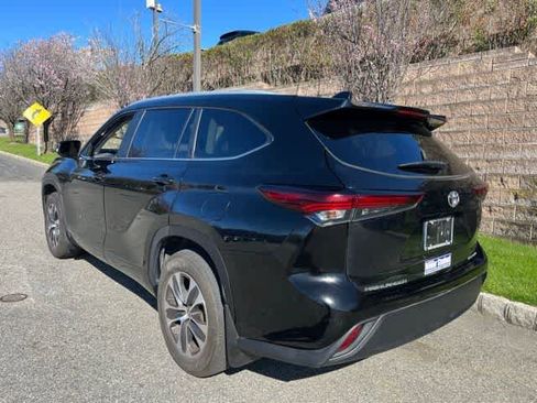 Used 2024 Toyota Highlander XLE image 6