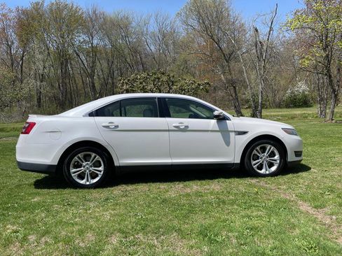Used 2014 Ford Taurus SEL w/ Equipment Group 201A image 8