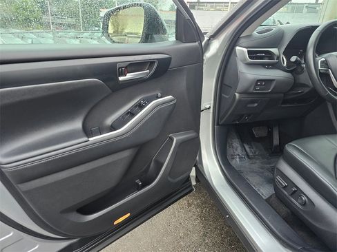 Certified 2024 Toyota Highlander LE image 21