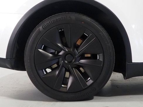 Used 2023 Tesla Model Y Long Range AWD/4WD image 42