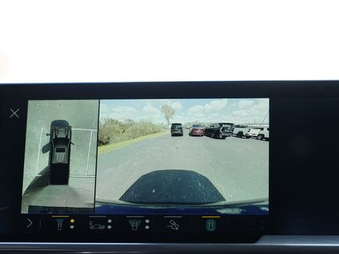 Used 2025 Chevrolet Silverado 2500 LTZ w/ LTZ Plus Package AWD/4WD image 32