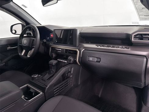 Used 2024 Toyota Tacoma TRD Sport AWD/4WD image 40