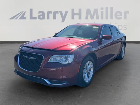 Used 2022 Chrysler 300 Touring image 1