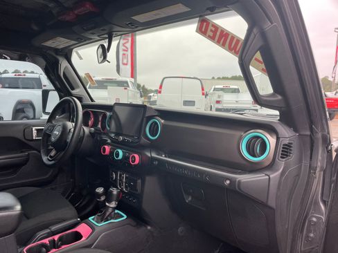 Used 2018 Jeep Wrangler Unlimited Sport S image 31