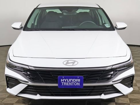 Used 2025 Hyundai Elantra Blue image 10