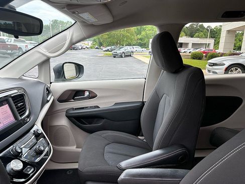 Used 2024 Chrysler Voyager LX FWD image 18