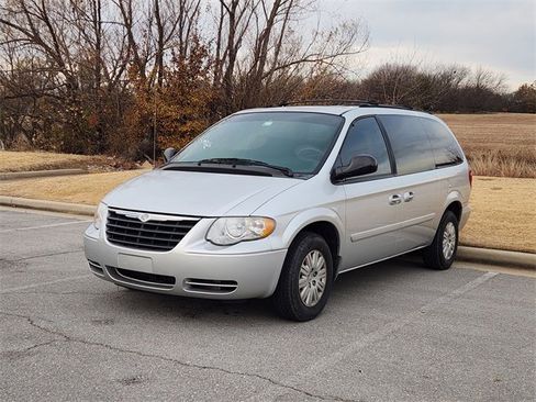 Used 2005 Chrysler Town & Country LX w/ Popular Equipment Group II image 1