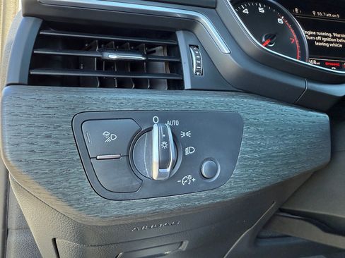 Used 2018 Audi A4 2.0T Premium image 27