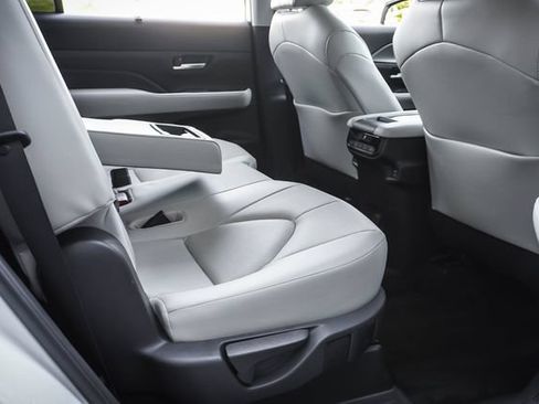 Used 2024 Toyota Grand Highlander AWD image 23