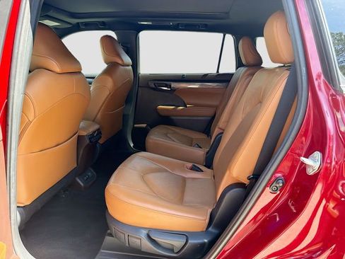 Used 2020 Toyota Highlander Platinum AWD/4WD image 22