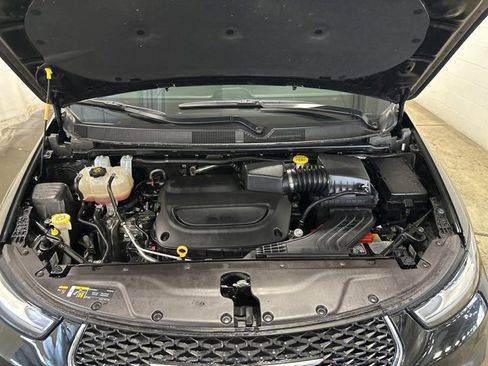Used 2025 Chrysler Pacifica Select image 41