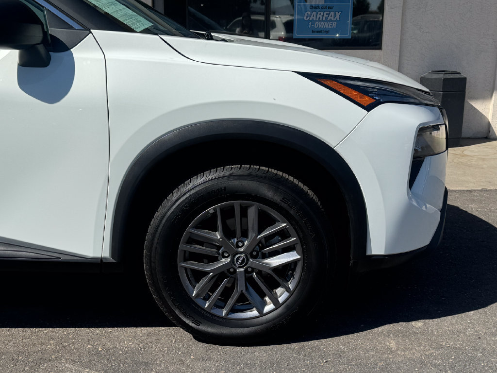 Used 2024 Nissan Rogue S AWD/4WD image 2