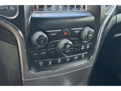 Used 2020 Jeep Grand Cherokee Laredo image 21