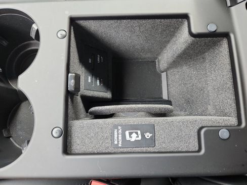 New 2025 Porsche Macan image 37