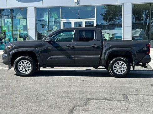 Used 2025 Toyota Tacoma SR5 AWD/4WD image 7