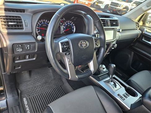 Used 2017 Toyota 4Runner SR5 Premium image 10