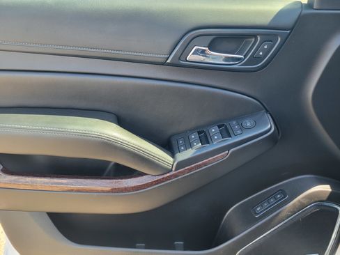 Used 2017 GMC Yukon SLT AWD/4WD image 22