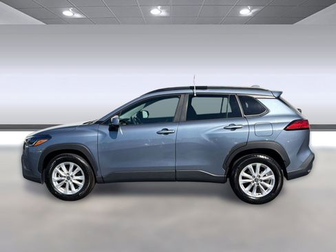 Certified 2023 Toyota Corolla Cross LE w/ Moonroof Package image 2