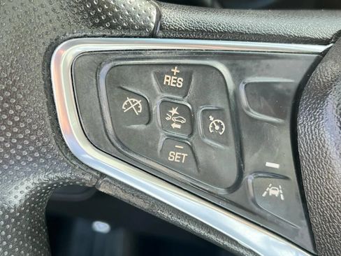 Used 2020 Chevrolet Equinox LS FWD image 16