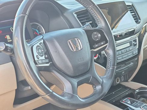Used 2019 Honda Pilot Touring image 6