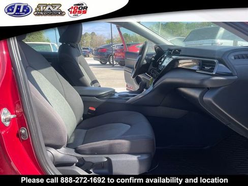 Used 2020 Toyota Camry LE image 14
