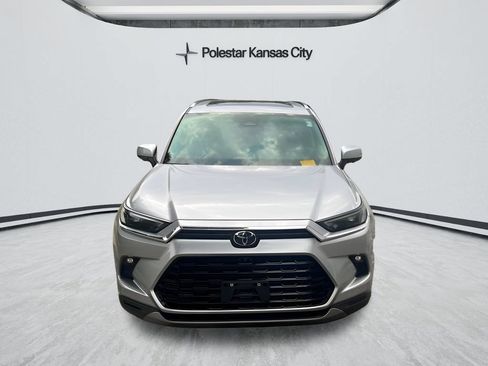 Used 2024 Toyota Grand Highlander AWD image 2
