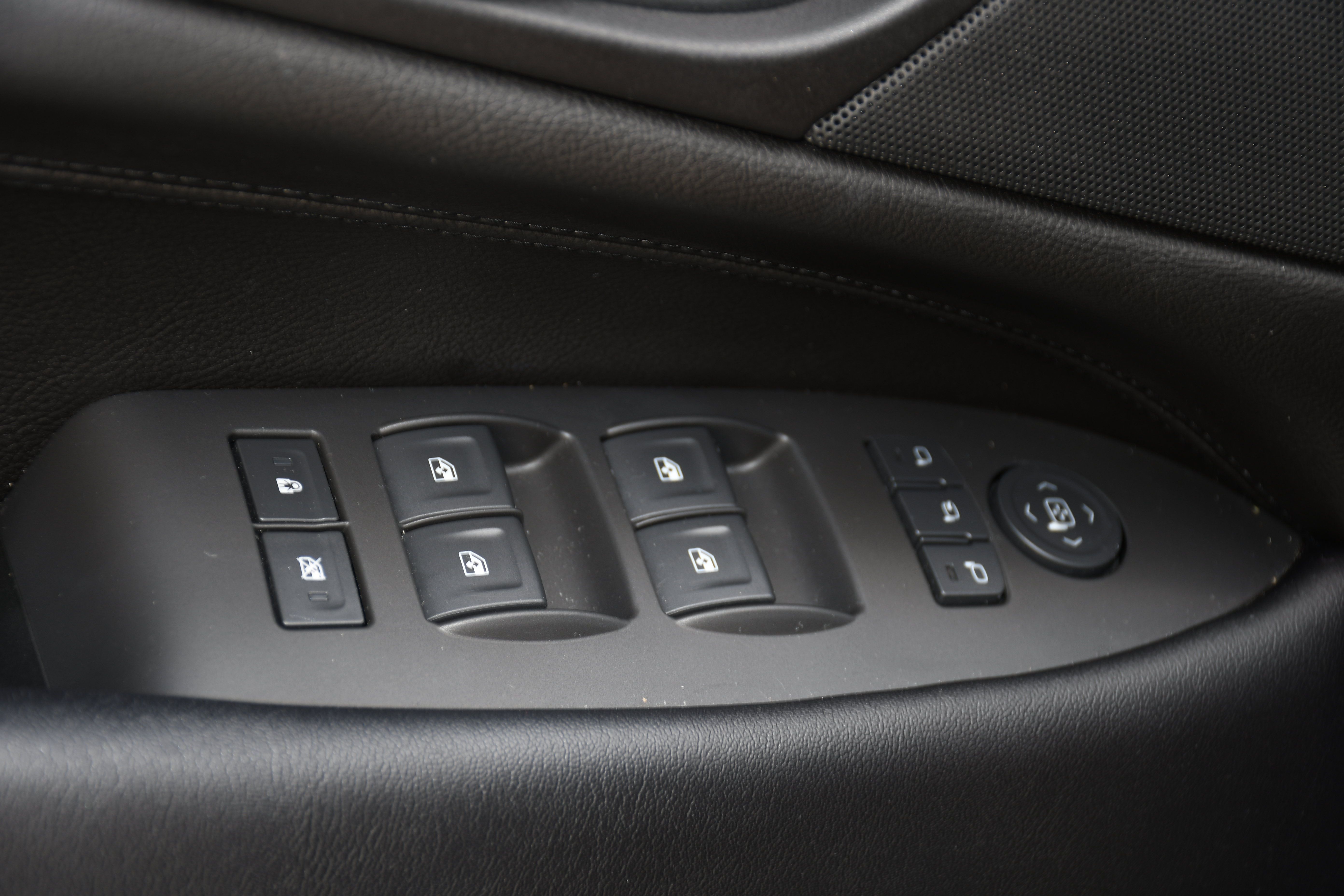 Used 2015 Cadillac Escalade Premium RWD image 12
