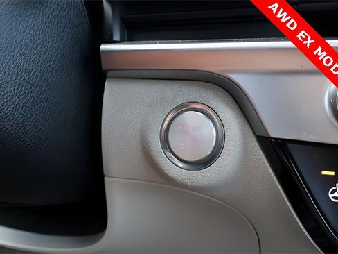 Used 2024 Kia Telluride EX image 32