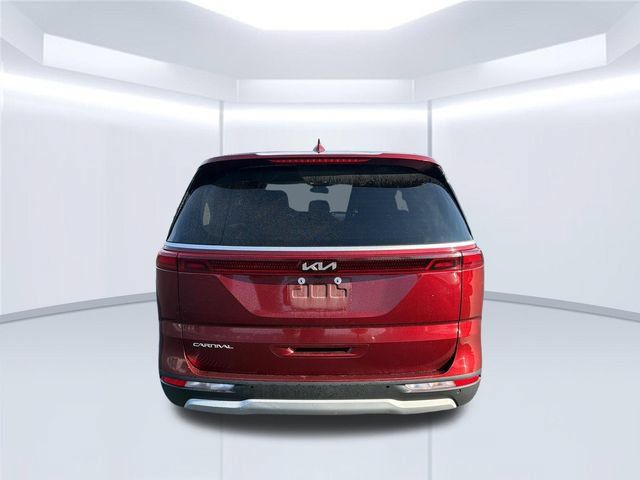 Used 2023 Kia Carnival LX FWD image 4