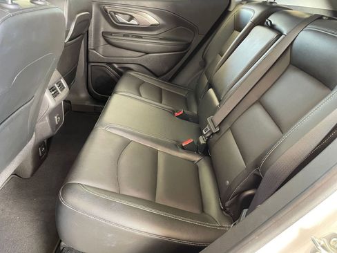 Used 2024 GMC Terrain SLT image 25