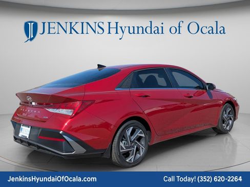 Used 2025 Hyundai Elantra Limited FWD image 3