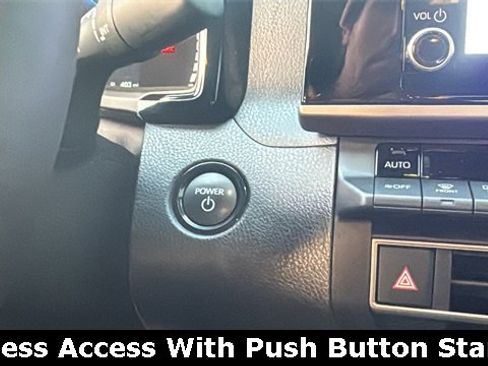 Used 2025 Toyota Camry SE image 5