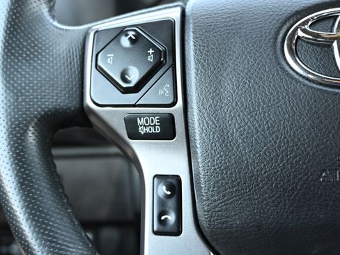 Used 2022 Toyota Tacoma Limited AWD/4WD image 33