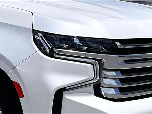Used 2022 Chevrolet Tahoe High Country RWD image 12