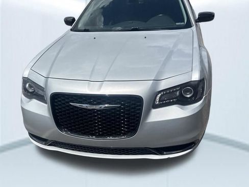 Used 2019 Chrysler 300 Touring w/ Sport Appearance Package image 2