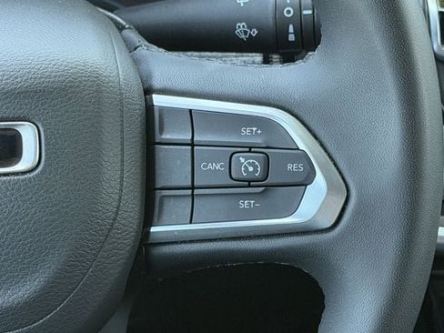 Used 2025 Jeep Compass Latitude AWD/4WD image 15