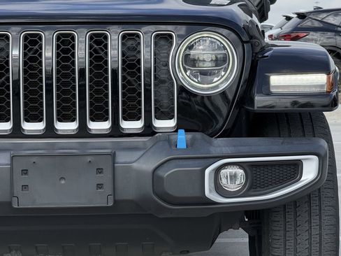 Used 2022 Jeep Wrangler Unlimited Sahara w/ Cold Weather Group image 8