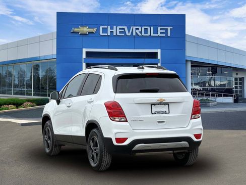 Certified 2022 Chevrolet Trax LT w/ LT Convenience Package image 3