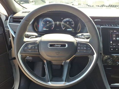 Used 2025 Jeep Grand Cherokee L Altitude AWD/4WD image 19
